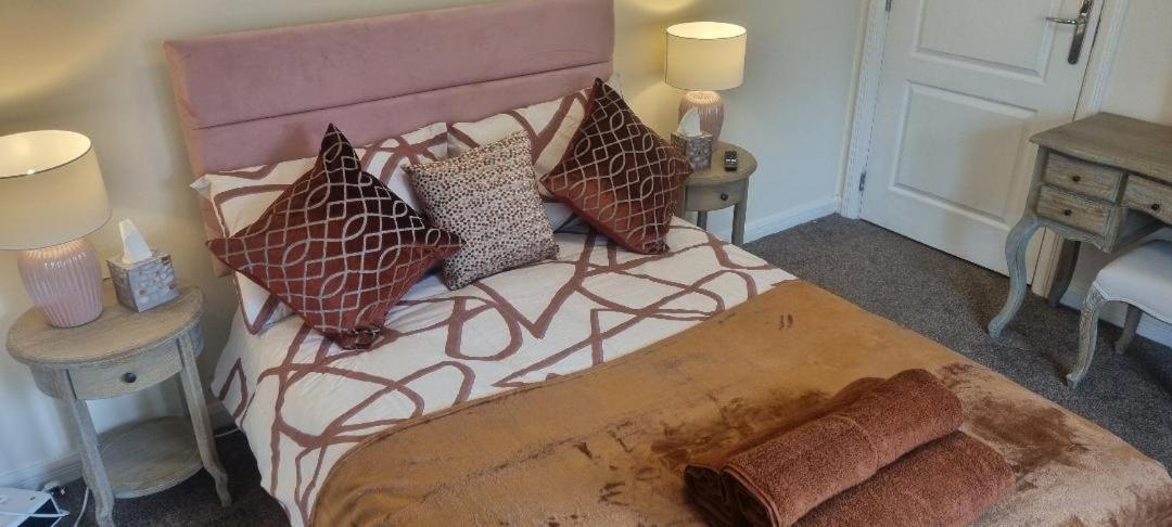 Swindon 6 Deluxe Doubles 2 With En Suite In Large House - No Pets מראה חיצוני תמונה
